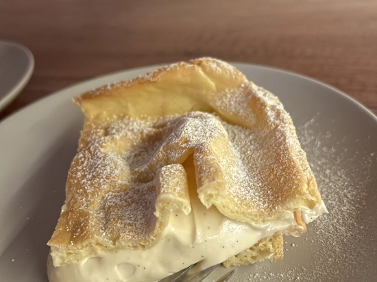 Karpatka, klasyczna z kremem patissiere z laską wanilii