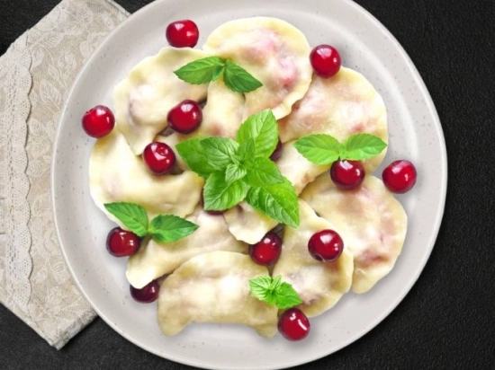 Pierogi z wiśniami (bez cukru)