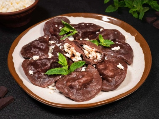 Pierogi czekoladowe z serem i czekoladem - 10 szt