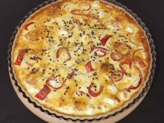 Tarta z marynowaną papryką i serem feta