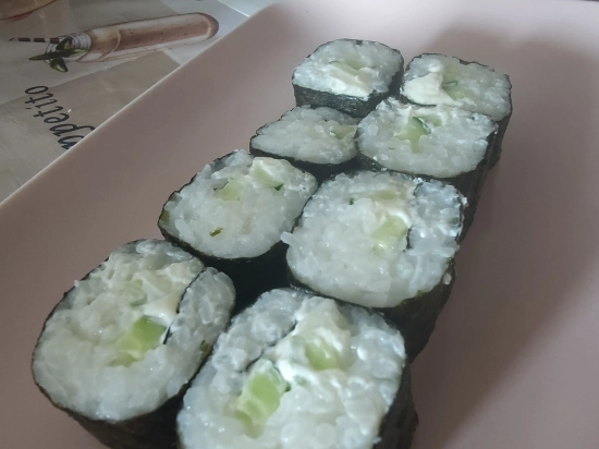 Sushi maki ser I ogorek