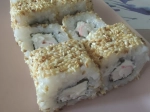 Sushi z serkiem i paluszkami surimi