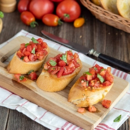 Bruschetta z pomidorami,czosnkiem,oliwą,świeżą bazylią oraz burratą
