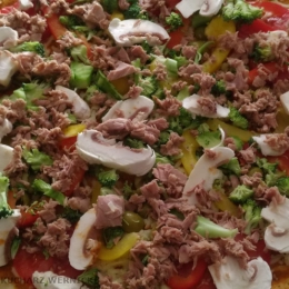 Fuerte, pizza z tuńczykiem na cienkim cieście