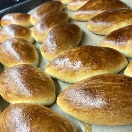 Drożdżowe bułeczki z jabłkami / ze śliwkową konfiturą