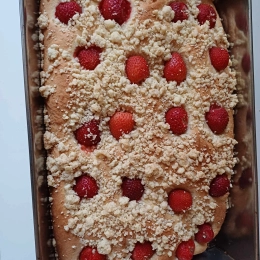 Drożdżówka z kruszonką i owocami
