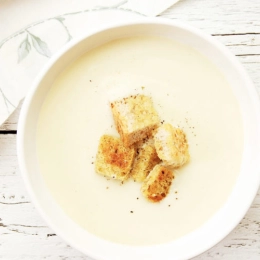 Krem z kalafiora z chrupiącym chorizo