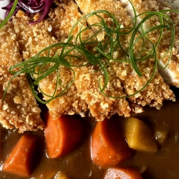 Katsu kare (japońskie curry z kotletem schabowym)