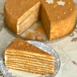 Tort Miodowy (Medovik)