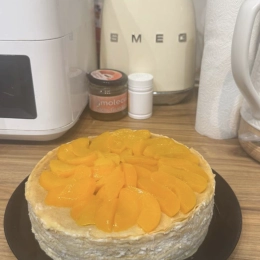 Tort Naleśnikowy z Brzoskwiniami