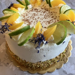 Tort śmietankowy z mascarpone z owocami