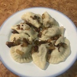 Pierogi z mięsem i kapusta