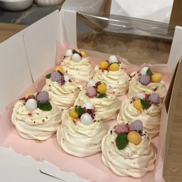 Słodki boxy z bezami Wielkanocnymi