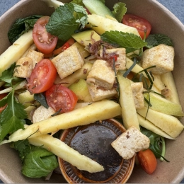 Sałatka z mango i tofu