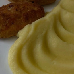 Puree ziemniaczane i kotleciki z kurczaka