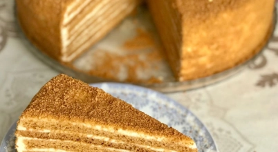 Tort Miodowy (Medovik)