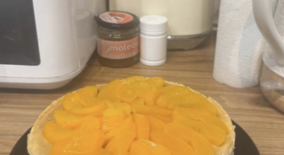 Tort Naleśnikowy z Brzoskwiniami