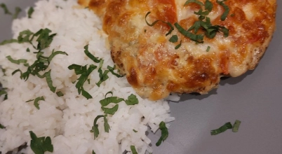 Pierś z kurczaka z mozzarellą i pomidorami