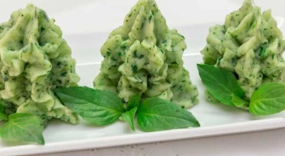 Puree ziemniaczane ze szpinakiem i czosnkiem.