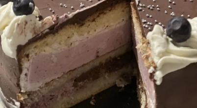 tort o smaku wieloowocowym